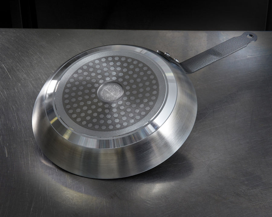 CHOC RESTO INDUCTION Non-stick Round Pan - Riveted Iron Handle